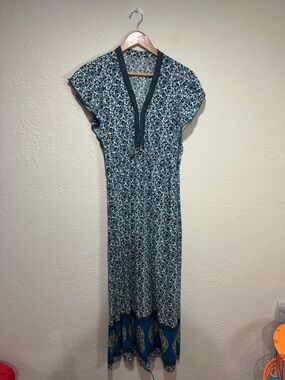 Blue & White Floral Border Print Flutter Sleeve Dress - Size Medium